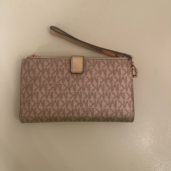 Michael Kors Adele Wallet-Rose Gold - Picture 1 of 3